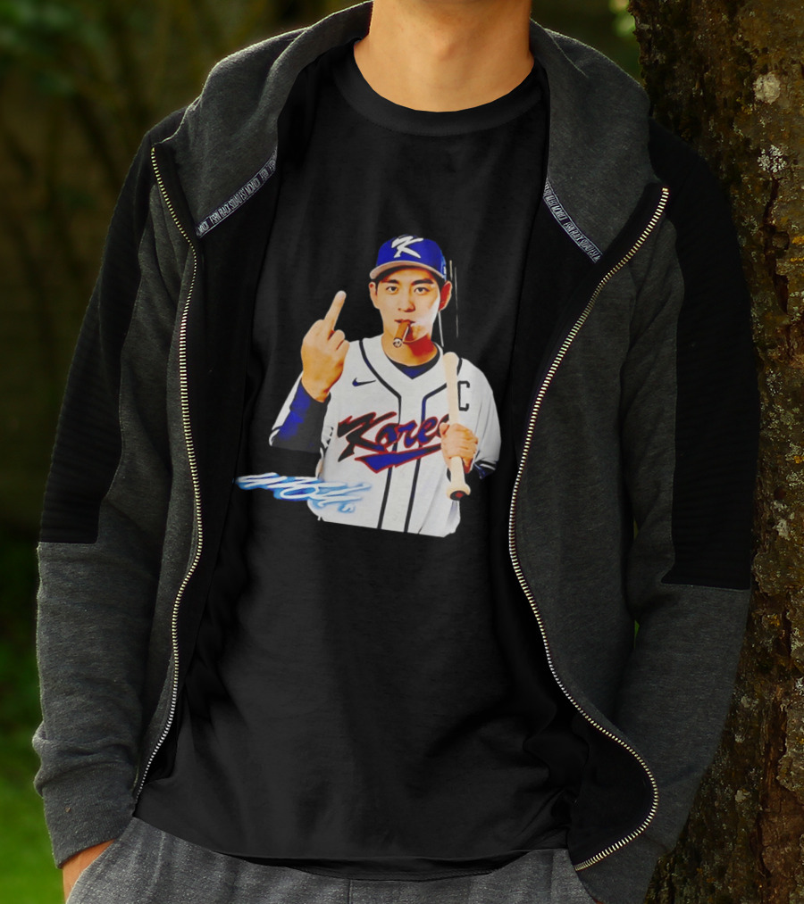 Korea World Baseball Jung Hoo Lee Smoking Cigar Middle Finger T-Shirt
