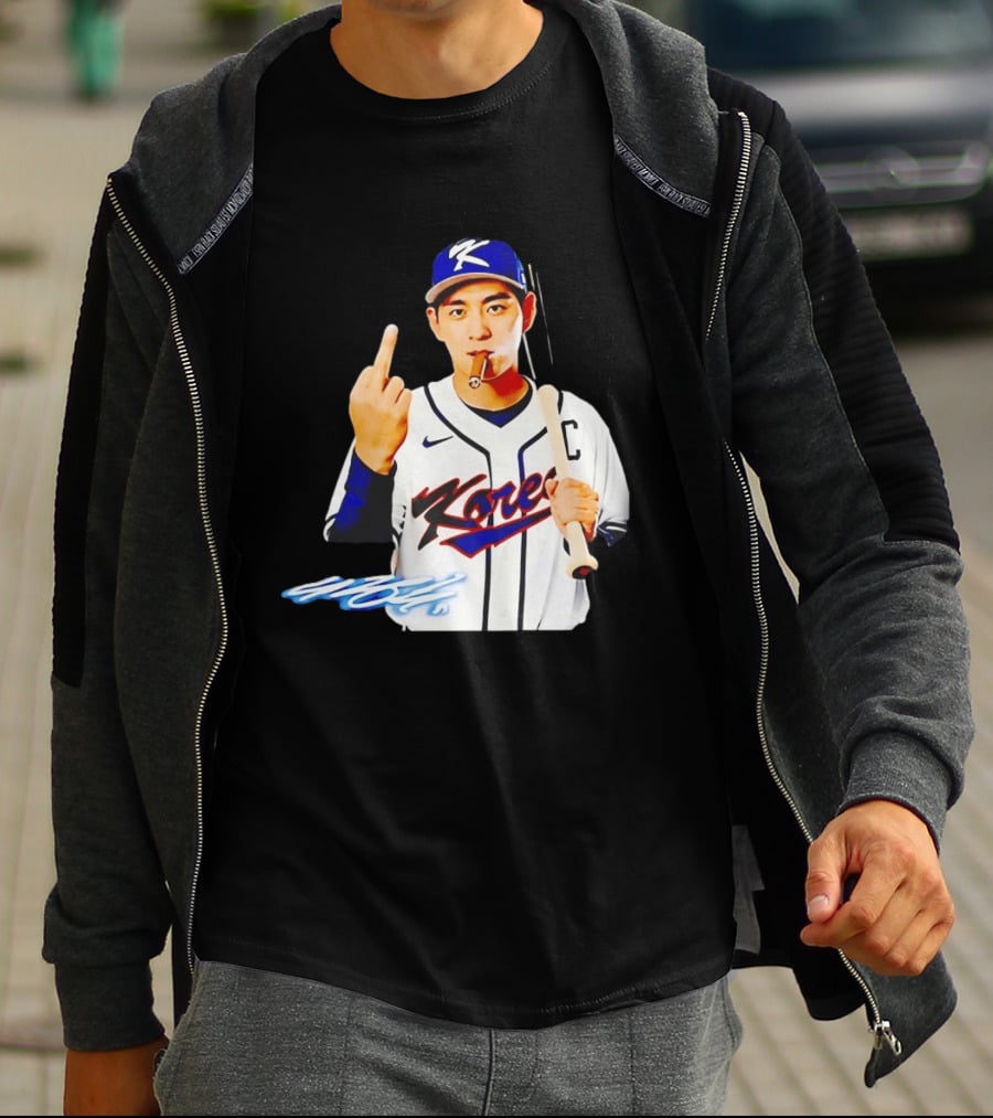 Korea World Baseball Jung Hoo Lee Smoking Cigar Middle Finger T-Shirt