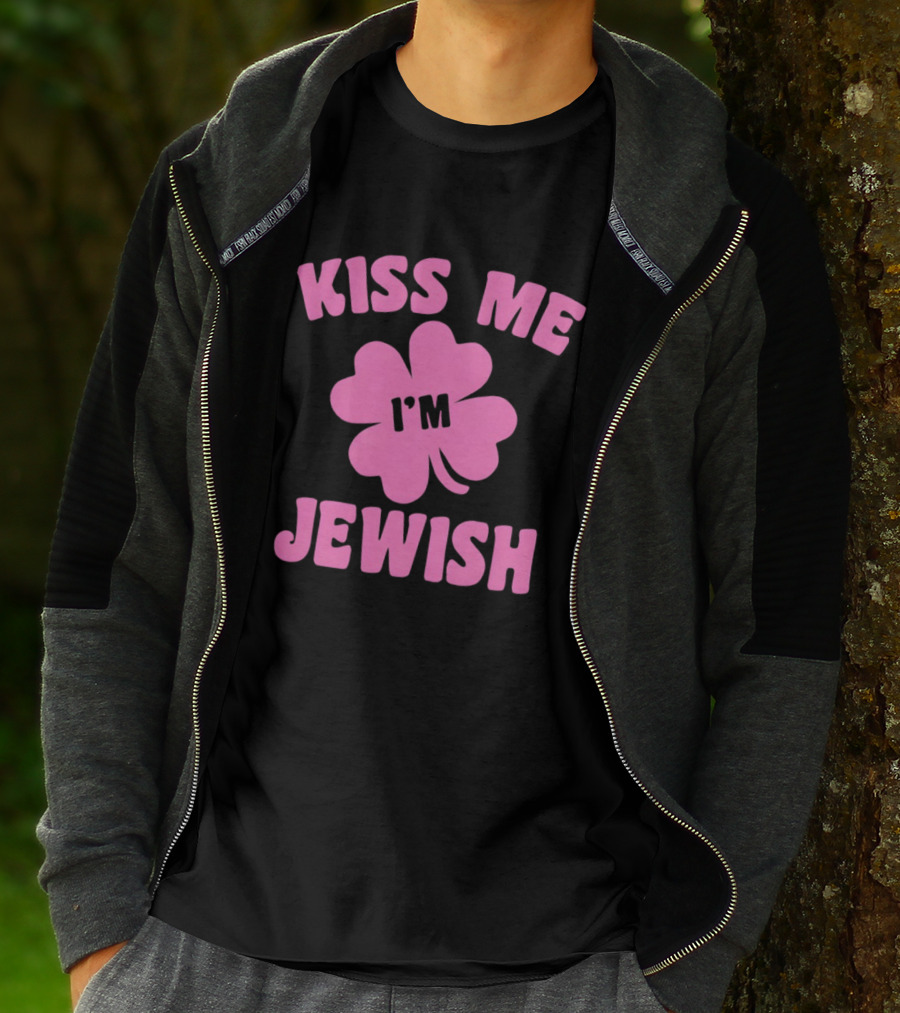 Kiss Me I'm Jewish Pink Shamrock St Patrick's Day T-Shirt