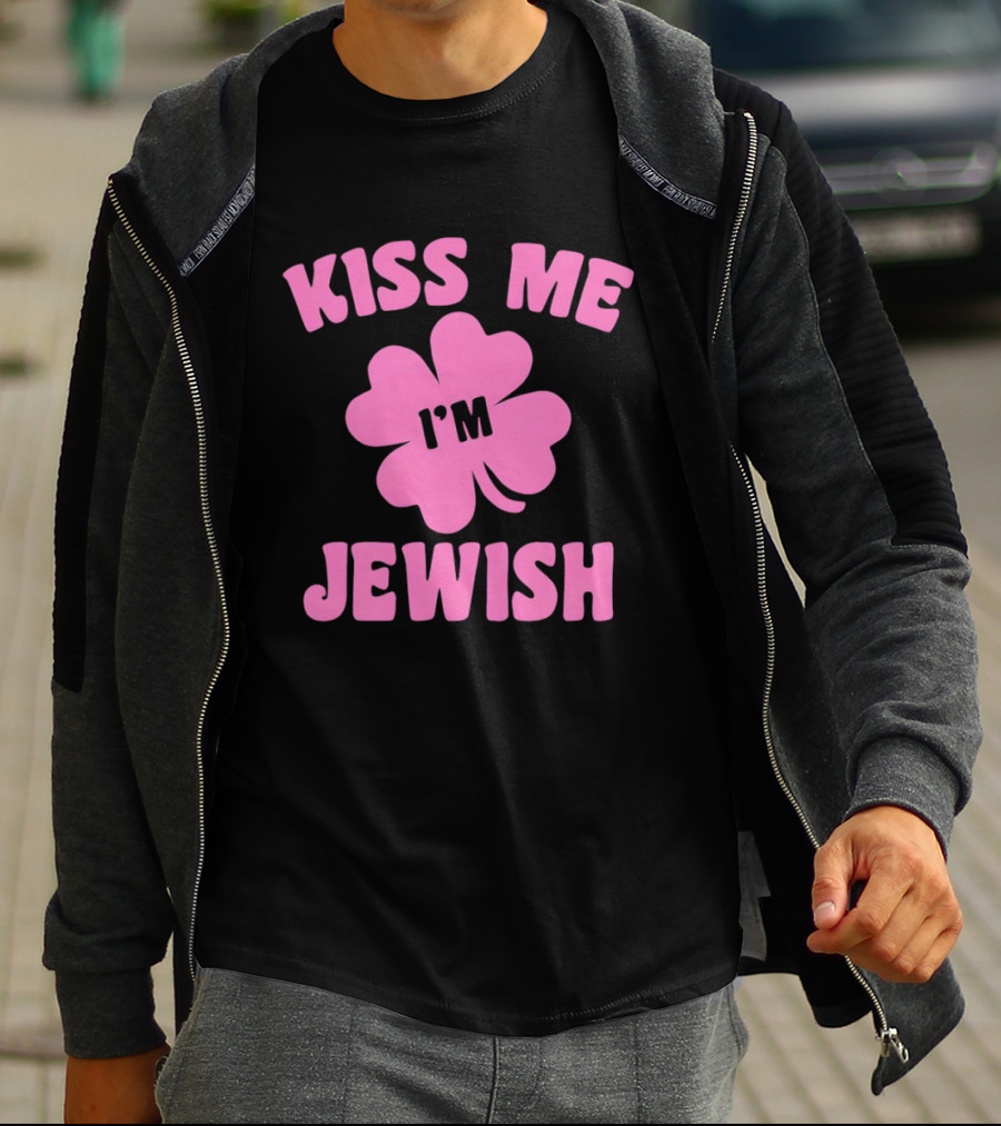 Kiss Me I'm Jewish Pink Shamrock St Patrick's Day T-Shirt