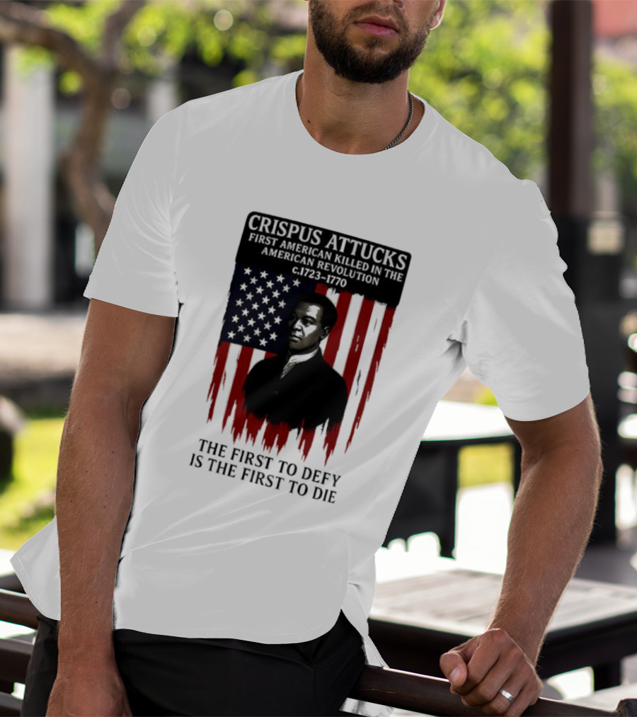 Crispus Attucks First American Killed In The Revolution The First To Defy Is The First To Die American Flag Background T-Shirt