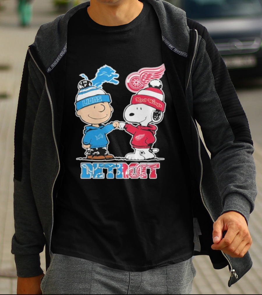 Detroit Snoopy Peanuts Fan Lions Red Wings Christmas T-Shirt