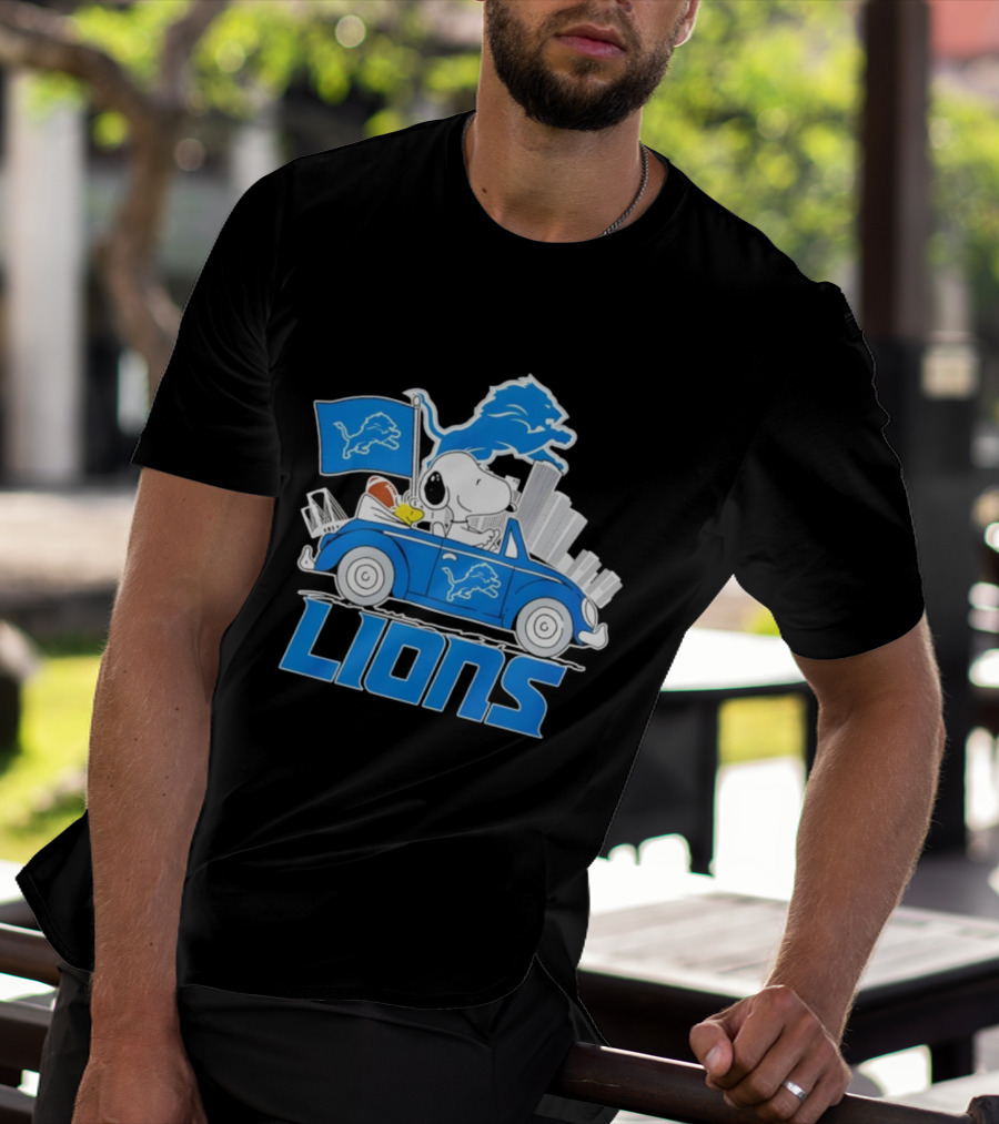 Snoopy Woodstock Driving Detroit Lions Car Flag Football T-Shirt