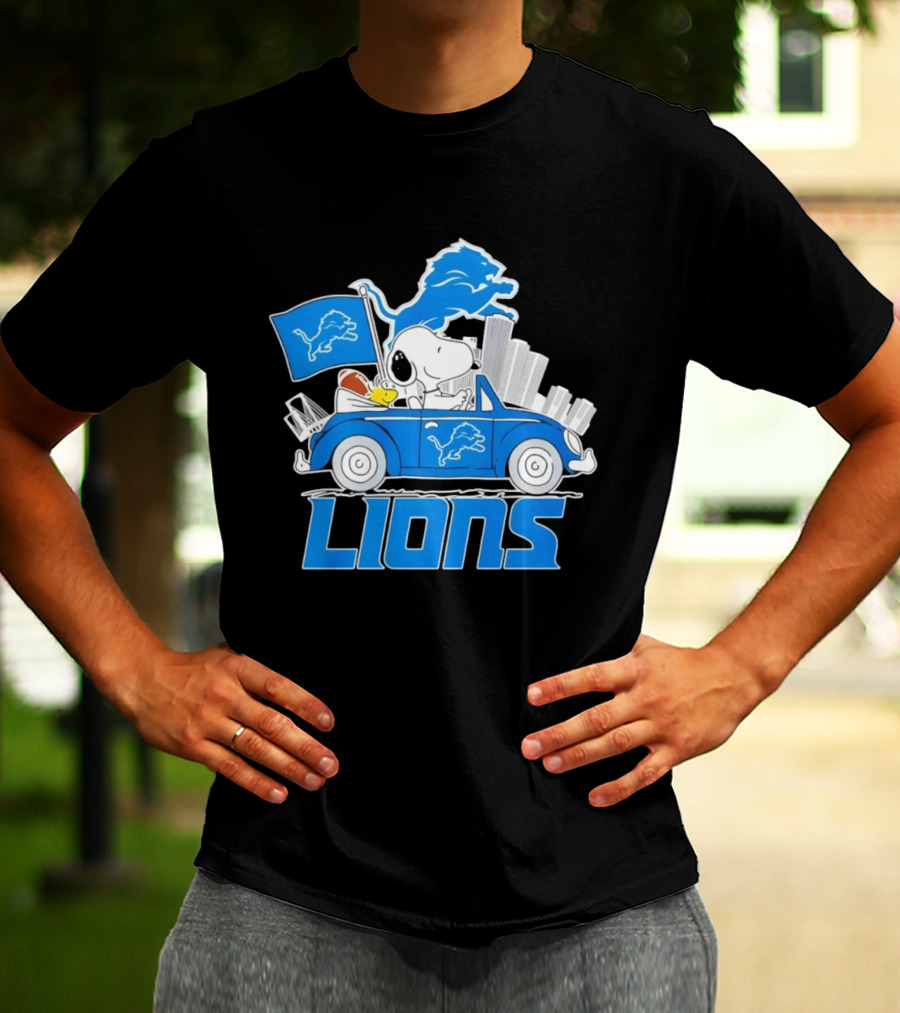 Snoopy Woodstock Driving Detroit Lions Car Flag Football T-Shirt
