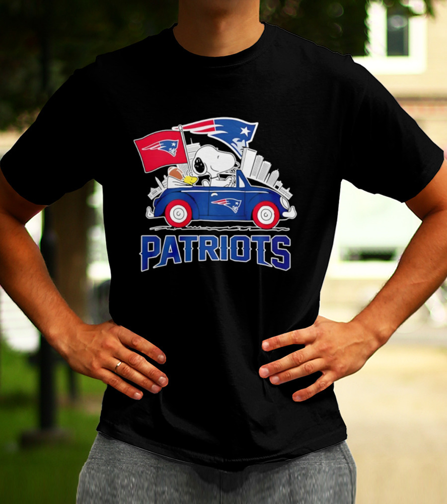 Patriots Snoopy Woodstock Driving Football Car Fan Gear T-Shirt