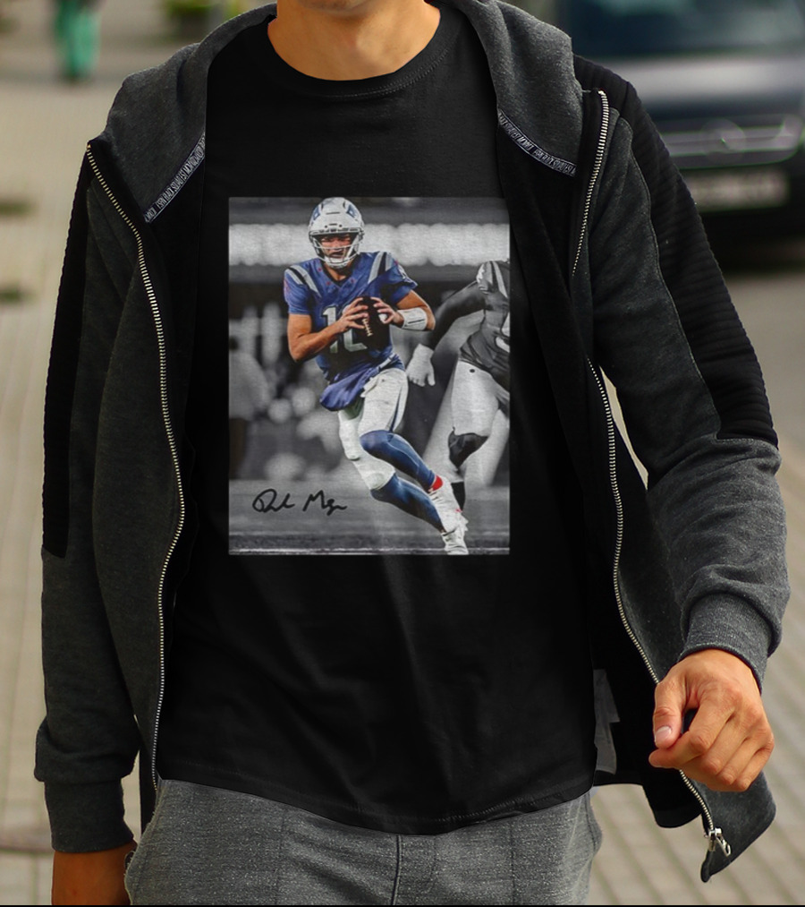 Drake Maye Vintage 90s Football Action Signature Photo T-Shirt