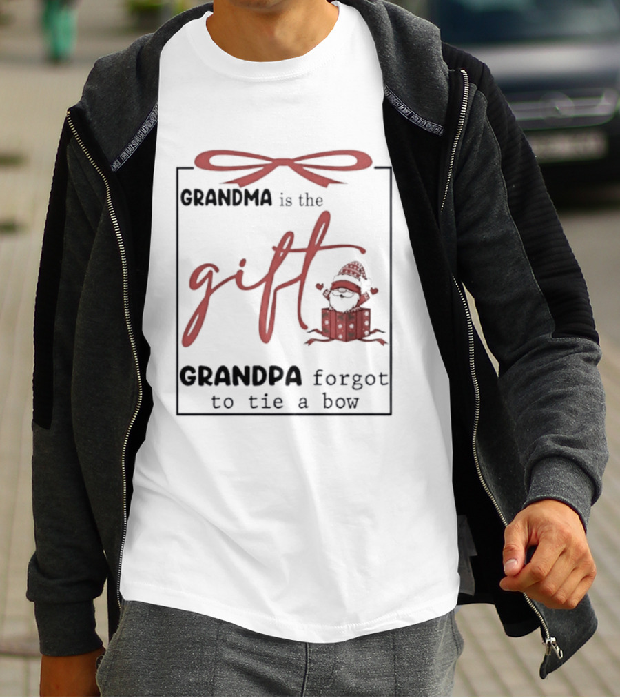 Gnome Grandma Is The Gift Grandpa Forgot To Tie A Bow T-Shirt