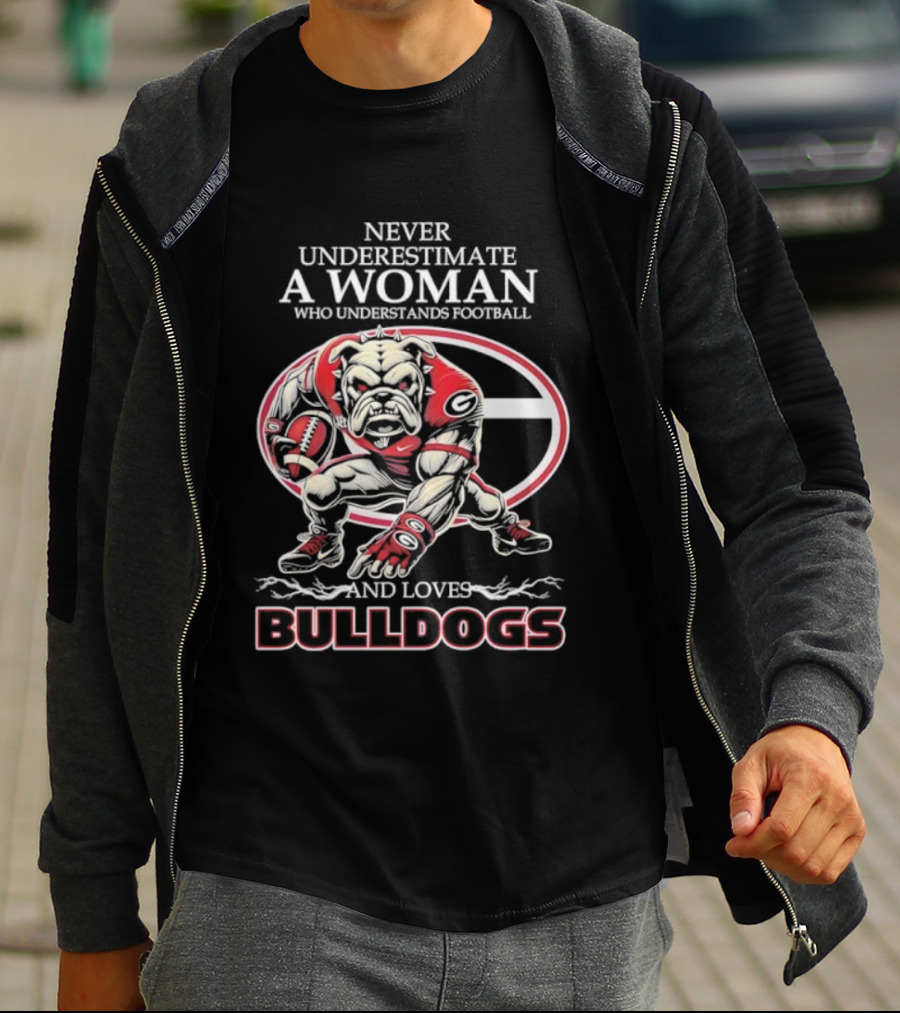 Never Underestimate A Woman Who Understands Football And Loves Bulldogs Georgia G Fan T-Shirt