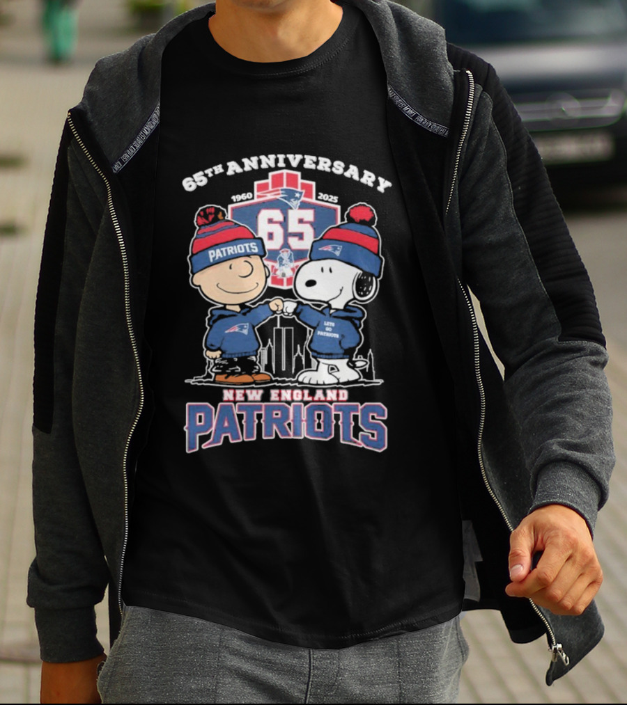 Snoopy Charlie Brown New England Patriots 65th Anniversary 1960 2025 T-Shirt