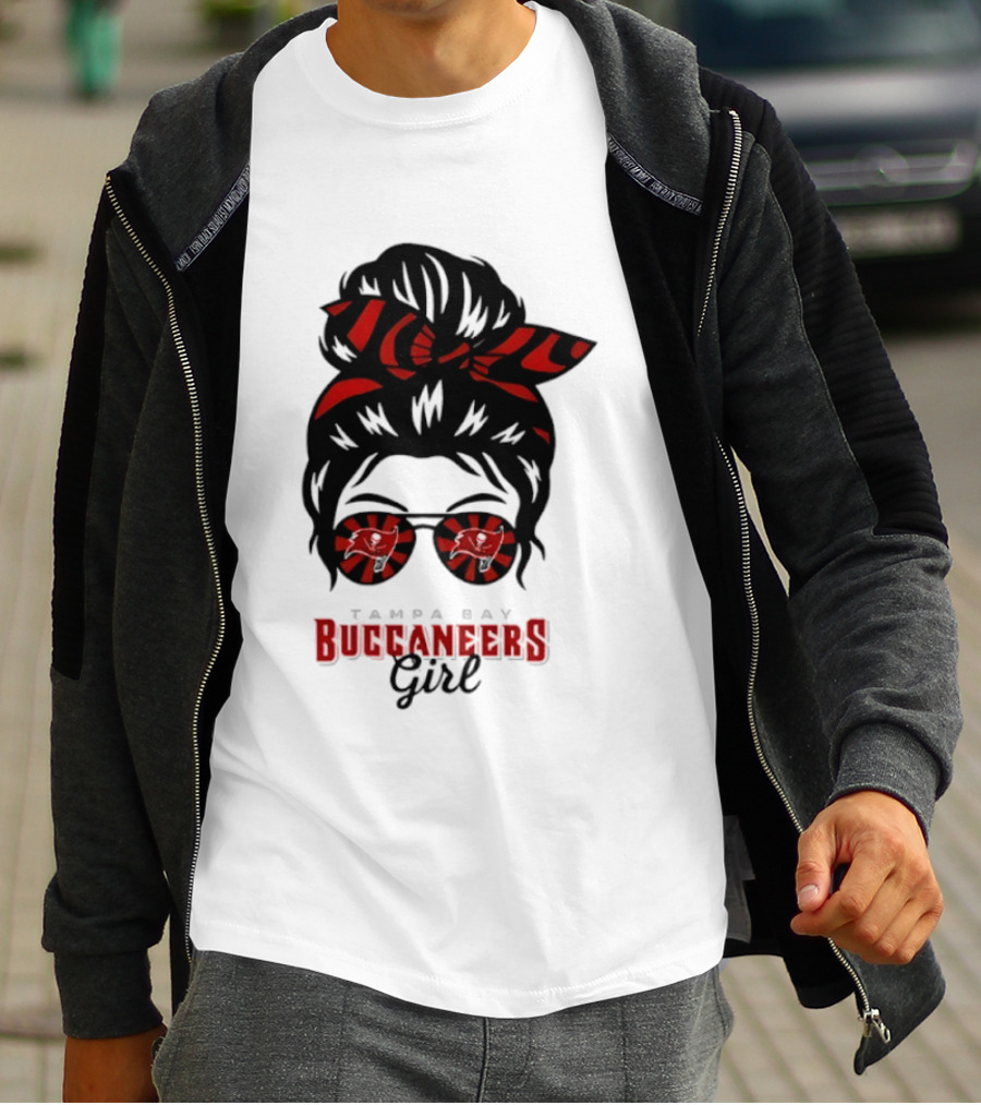 Tampa Bay Buccaneers Girl Messy Bun Glasses Bow And Sunglasses Fan T-Shirt