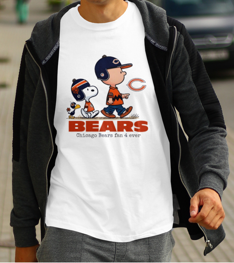 Chicago Bears Fan 4 Ever Snoopy Vs Charlie Brown T-Shirt