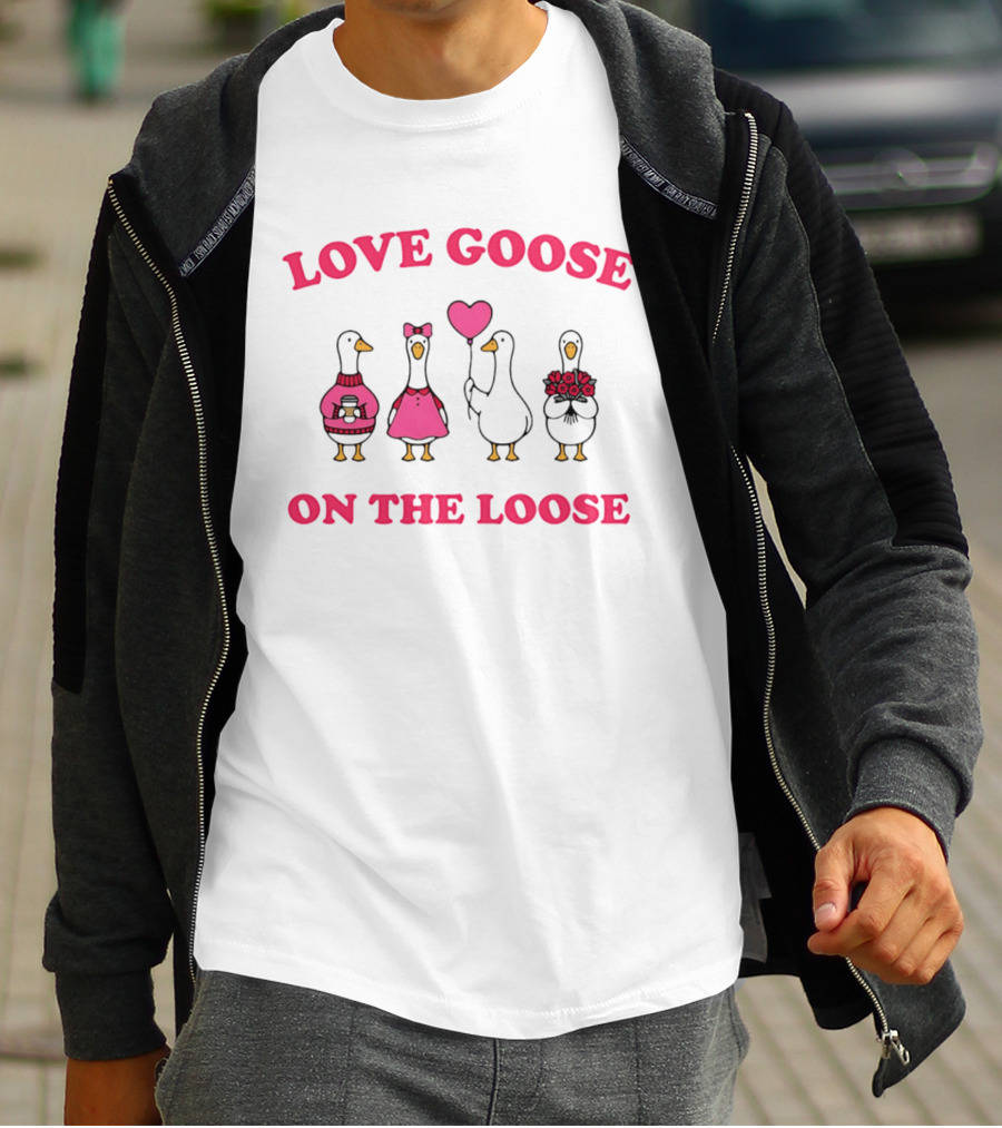 Love Goose On The Loose Valentine Heart Bouquet Bows T-Shirt