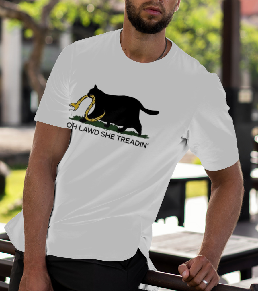 Oh Lawd She Treadin' Black Cat With Snake In Mouth T-Shirt