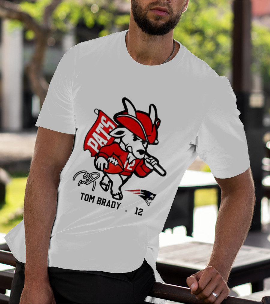 Pats Tom Brady 12 Football Mascot With Signature And New England Patriots Flag T-Shirt