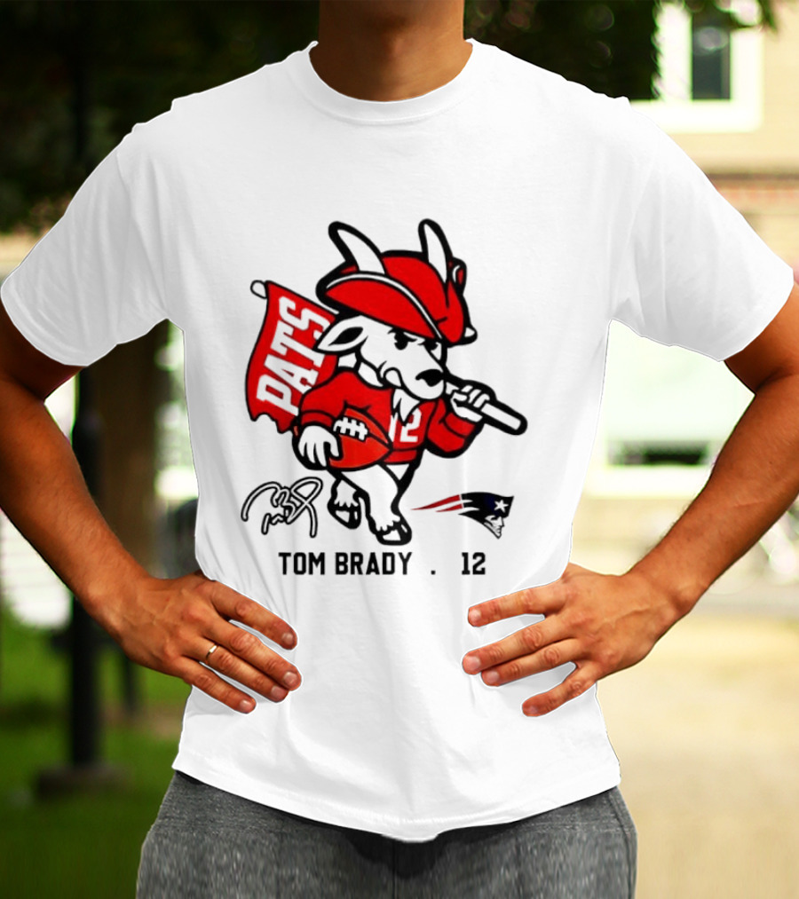Pats Tom Brady 12 Football Mascot With Signature And New England Patriots Flag T-Shirt