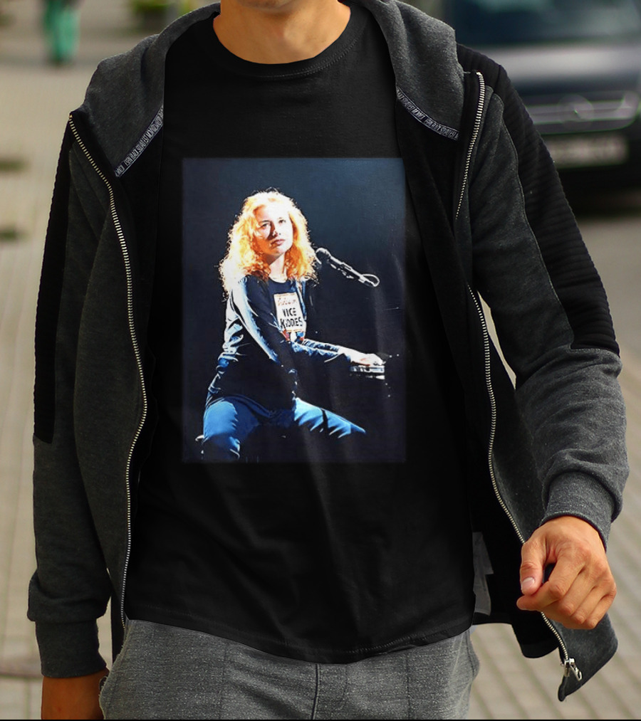 Tori Amos Nice Knodes Singing At Piano Live Performance Photography T-Shirt