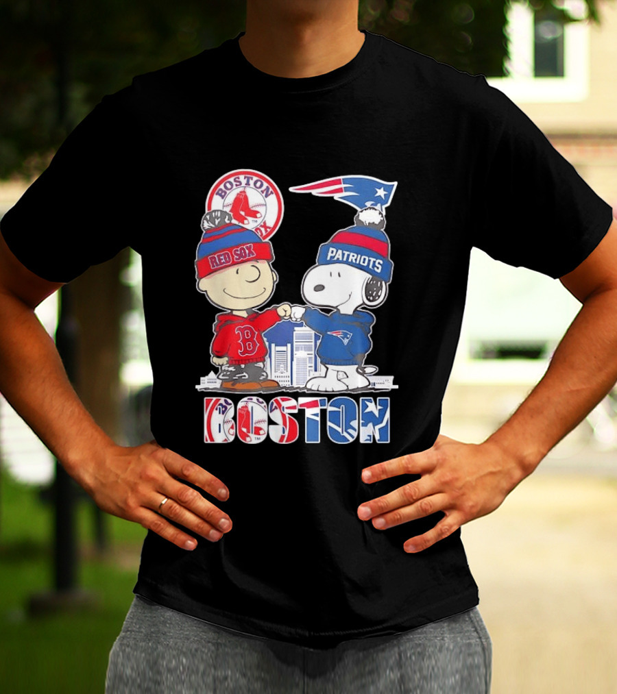 Boston Red Sox And New England Patriots Charlie Brown Snoopy Skyline T-Shirt