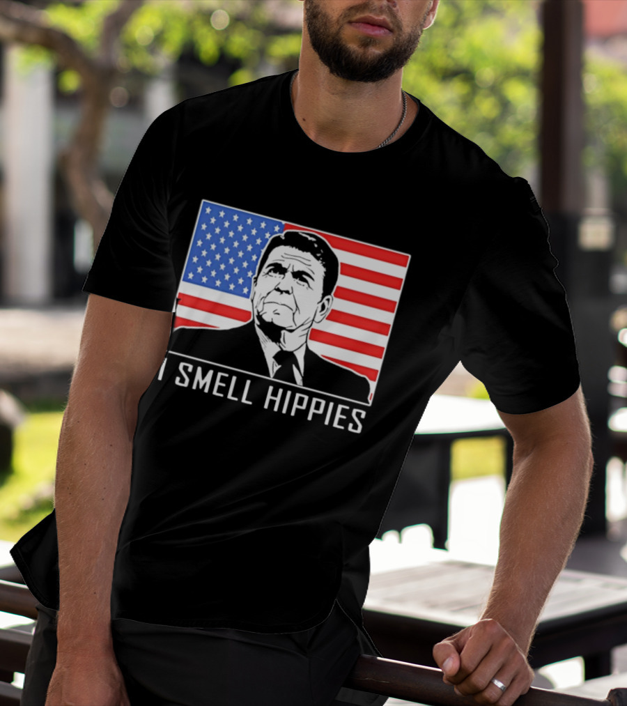 I Smell Hippies Ronald Reagan American Flag Stars And Stripes T-Shirt