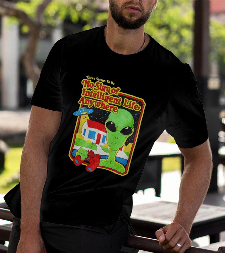 There Seems To Be No Sign Of Intelligent Life Anywhere Alien Green Martian Binoculars Retro Comic T-Shirt