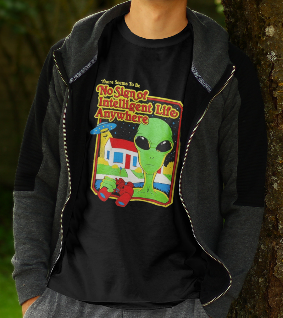 There Seems To Be No Sign Of Intelligent Life Anywhere Alien Green Martian Binoculars Retro Comic T-Shirt