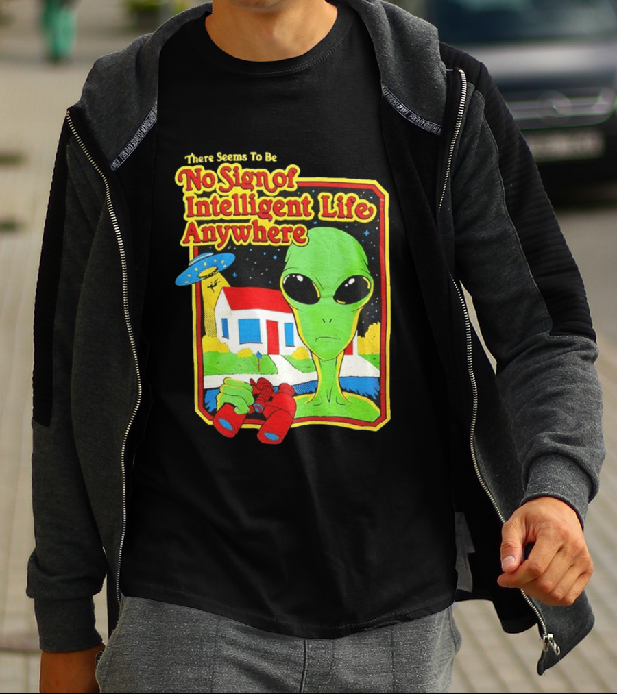 There Seems To Be No Sign Of Intelligent Life Anywhere Alien Green Martian Binoculars Retro Comic T-Shirt