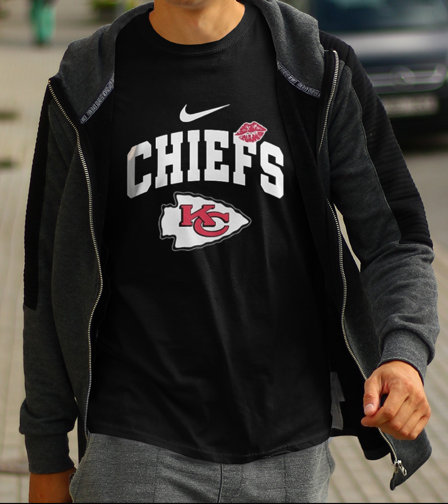 Nike Kansas City Chiefs KC Logo Makeup Lips T-Shirt