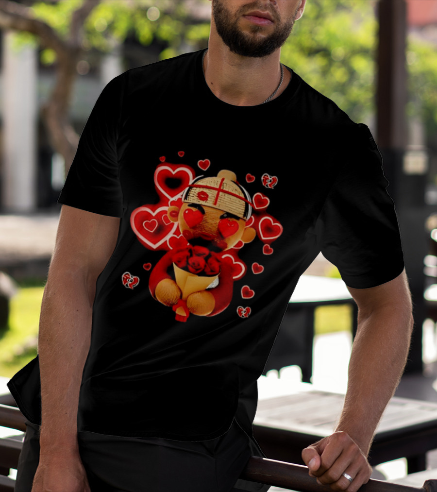 Fuerza Regida Chuyin Amor Corazón Rojo Muñeco Flores Y Corazones T-Shirt