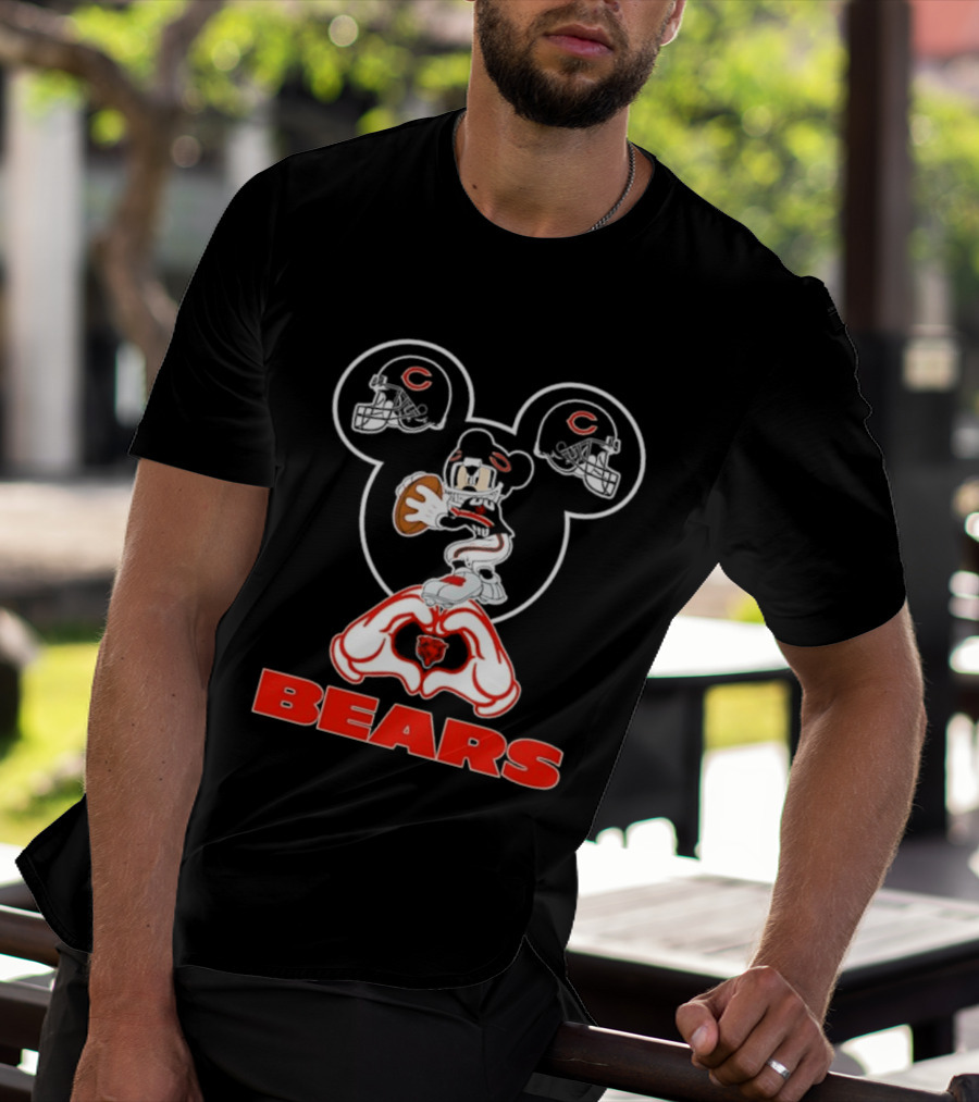 Chicago Bears Mickey Mouse Helmets Love Heart Hands T-Shirt