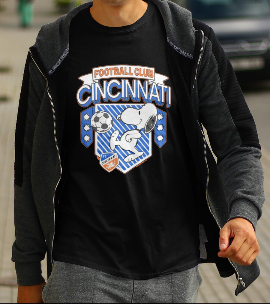 Peanuts Snoopy Kicking Soccer Ball Football Club Cincinnati FC T-Shirt