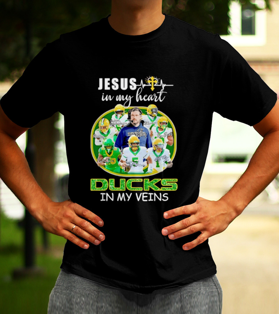 Jesus In My Heart Oregon Ducks In My Veins Football Players Signatures T-Shirt