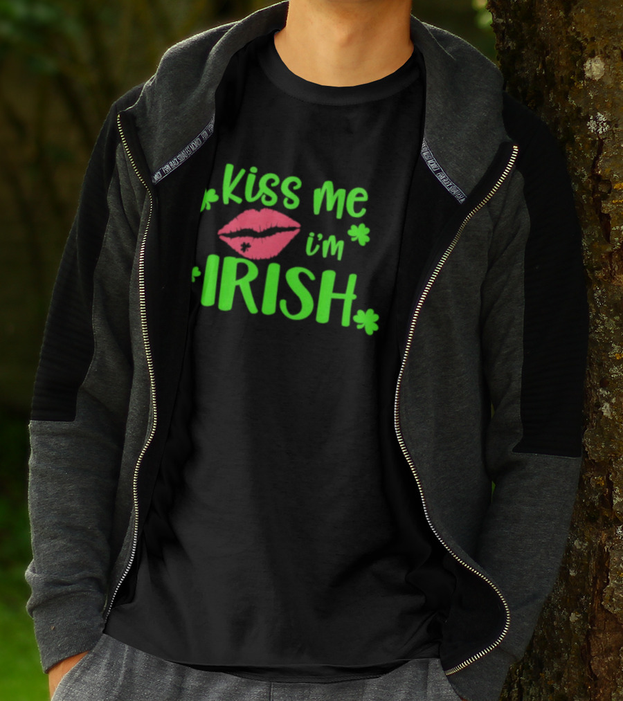 Kiss Me I'm Irish Shamrock Lips St Patrick's Day T-Shirt