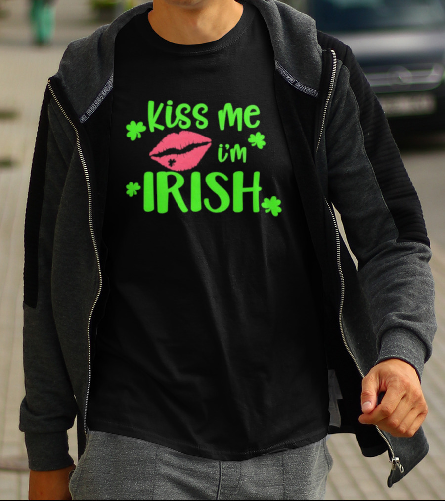 Kiss Me I'm Irish Shamrock Lips St Patrick's Day T-Shirt