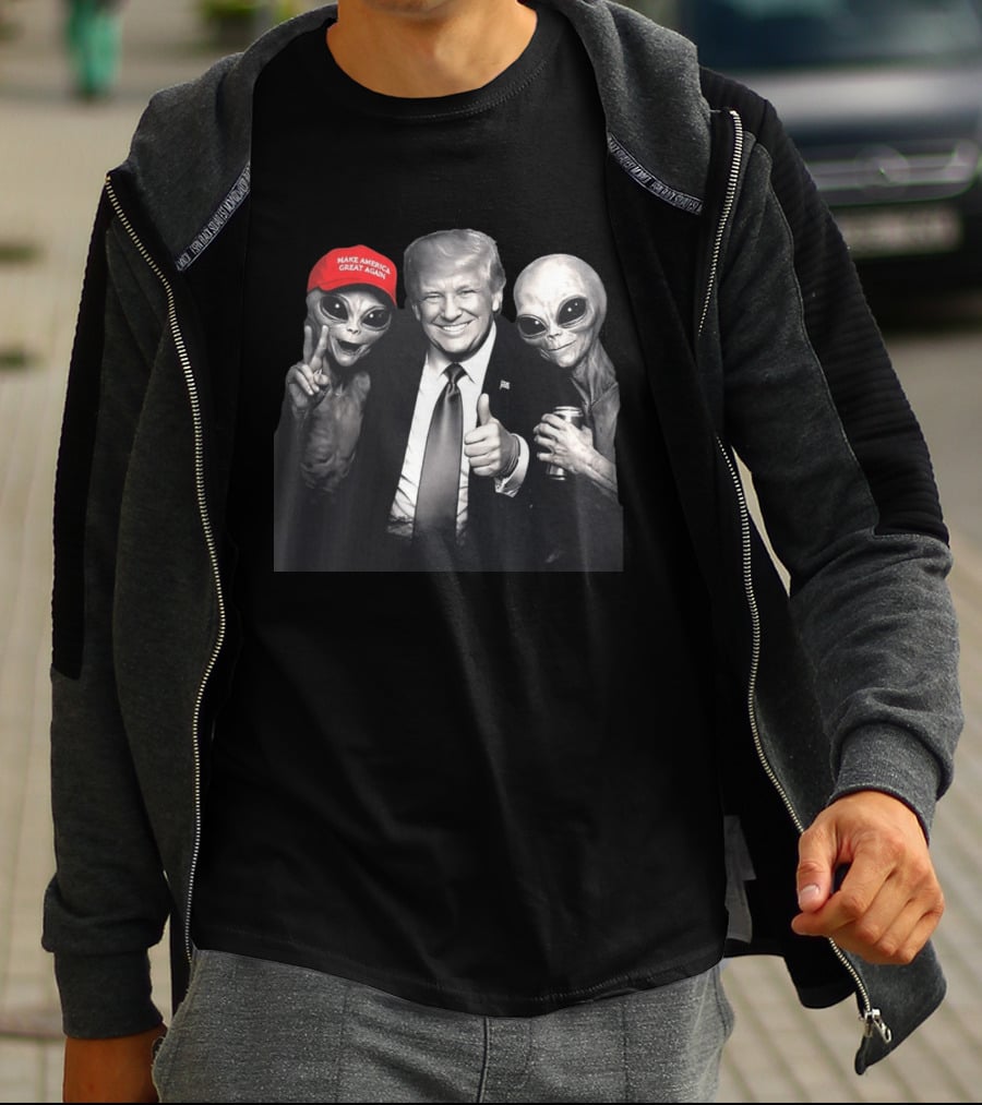 Make America Great Again Trump And Aliens Thumbs Up T-Shirt