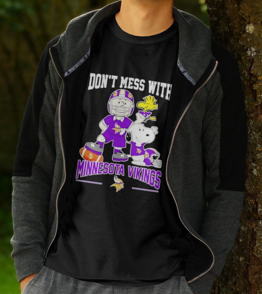 Don't Mess With Minnesota Vikings Charlie Brown Snoopy T-Shirt