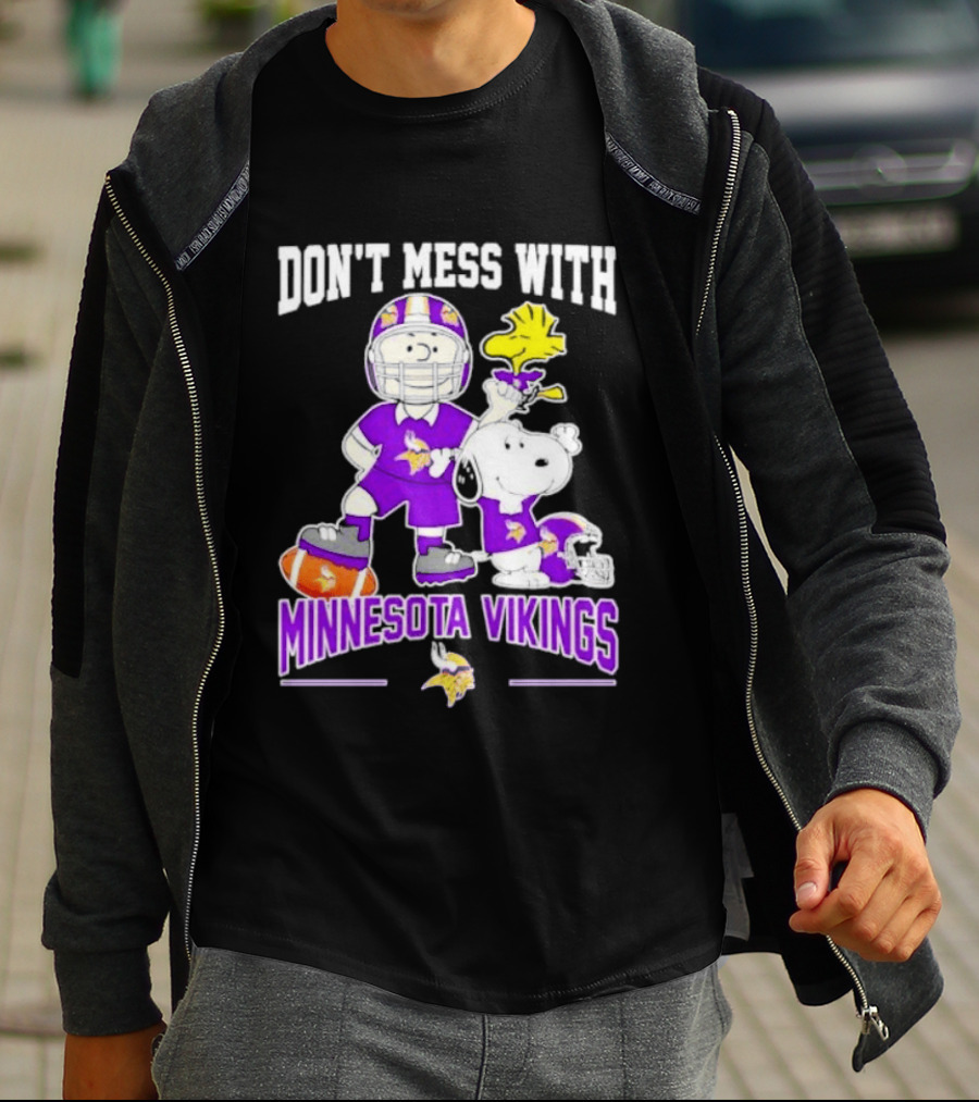 Don't Mess With Minnesota Vikings Charlie Brown Snoopy T-Shirt