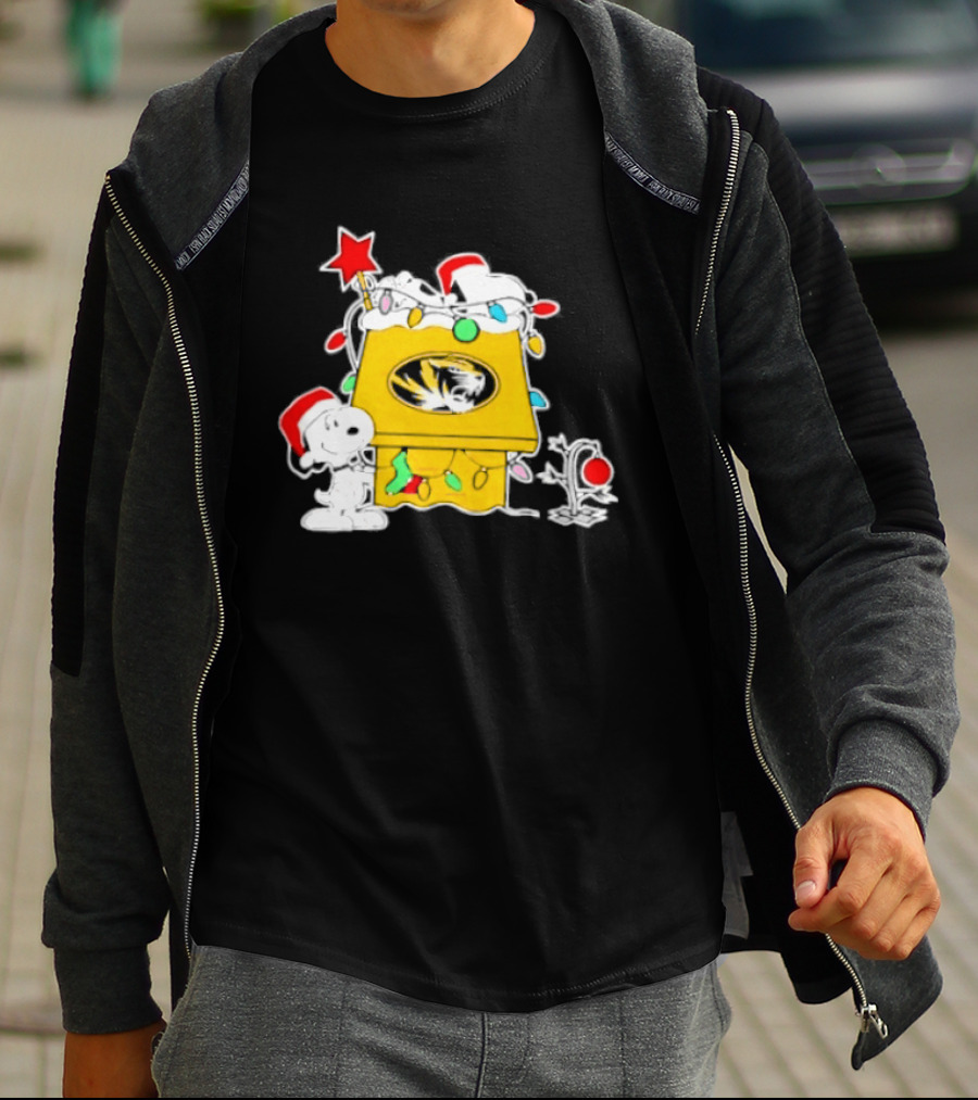 Snoopy Missouri Tigers Christmas Holiday 2025 Peanuts Festive Celebration T-Shirt