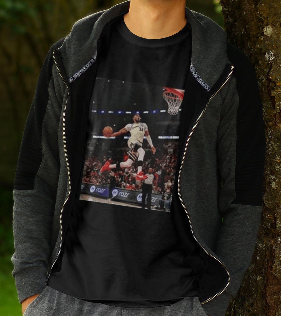 Giannis Antetokounmpo Slam Dunk Milwaukee Bucks NBA Basketball T-Shirt