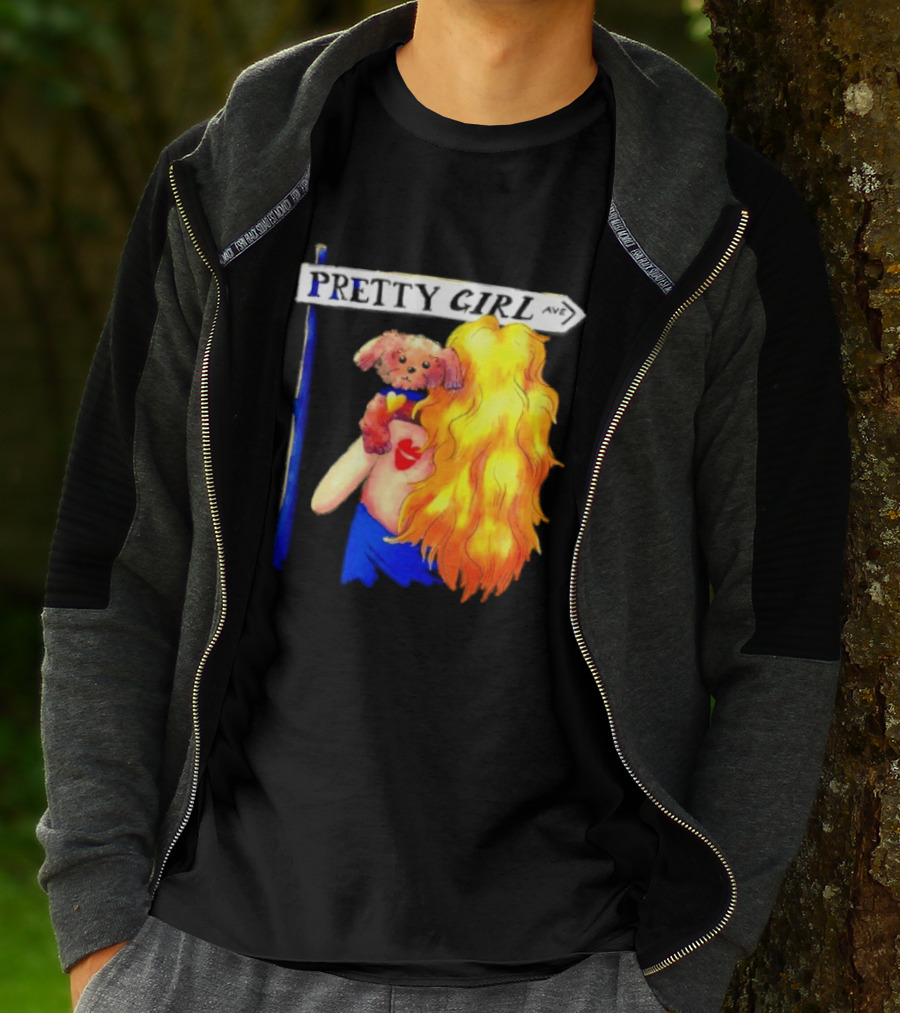 Pretty Girl Avenue Blonde Woman With Teddy Bear And Heart Tattoo T-Shirt