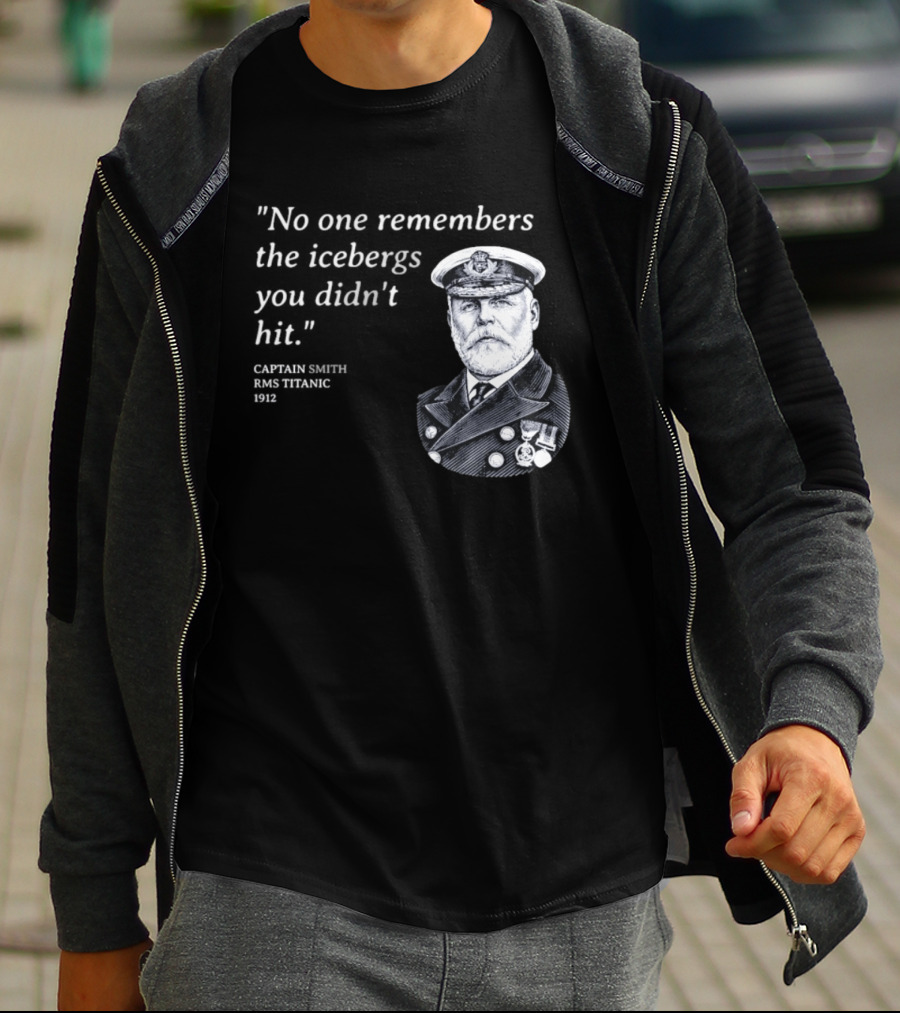 No One Remembers The Icebergs You Didn't Hit Captain Smith RMS Titanic 1912 T-Shirt