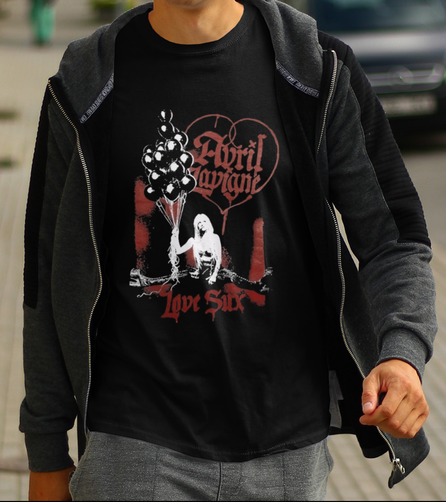 Avril Lavigne Love Sux Heart Balloon T-Shirt