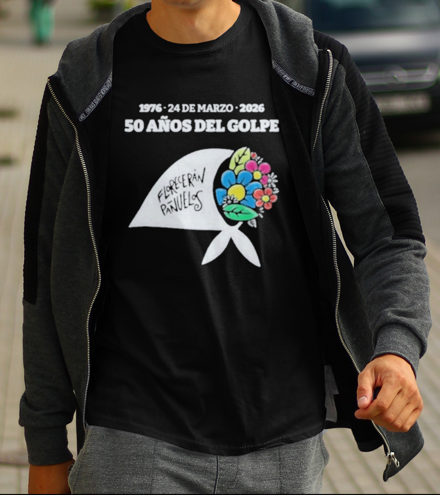1976 24 De Marzo 2026 50 Años Del Golpe Compañeros Presentes Pañuelo Blanco Flores Colores T-Shirt