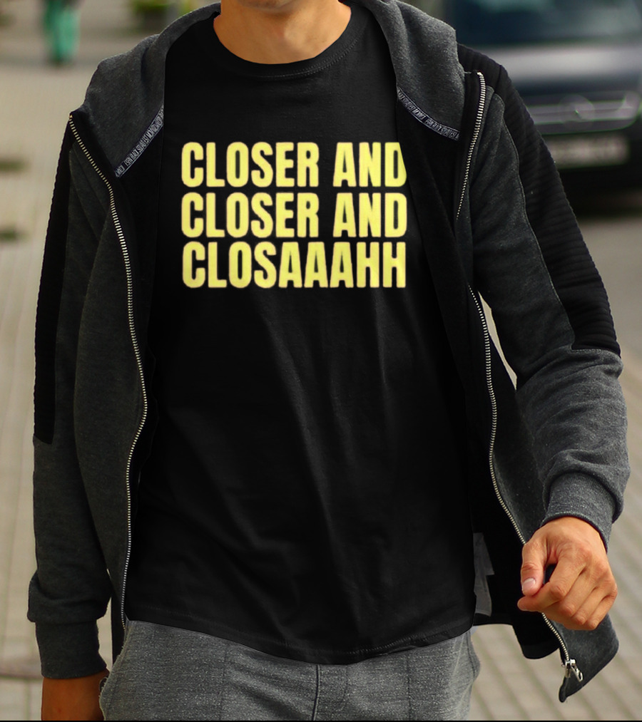 Closer And Closer And Closaaahh Textual T-Shirt