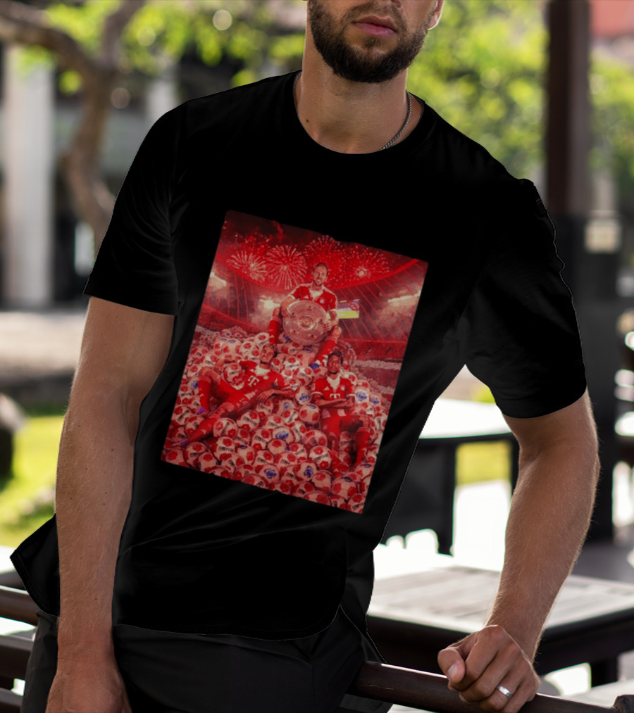 FC Bayern Munich Bundesliga Triumph Players Holding Trophy Fireworks Soccer Balls T-Shirt