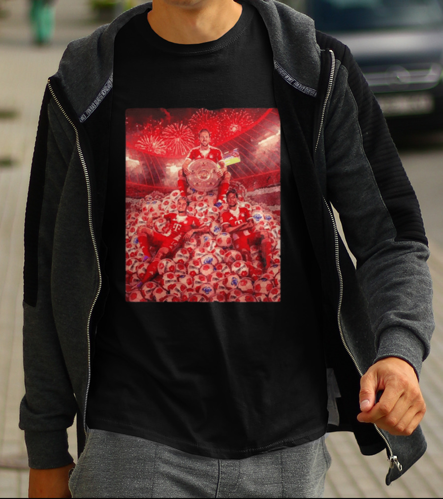 FC Bayern Munich Bundesliga Triumph Players Holding Trophy Fireworks Soccer Balls T-Shirt
