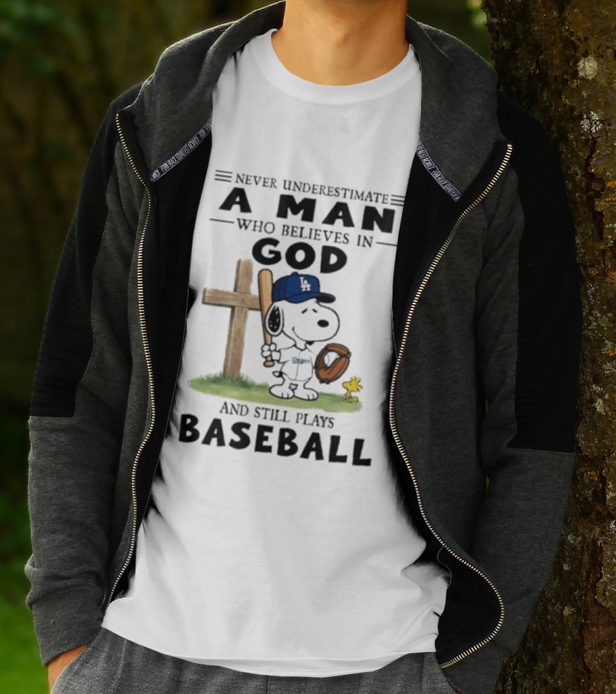 Never Underestimate A Man Who Believes In God And Still Plays Baseball Peanuts X Los Angeles Dodgers T-Shirt