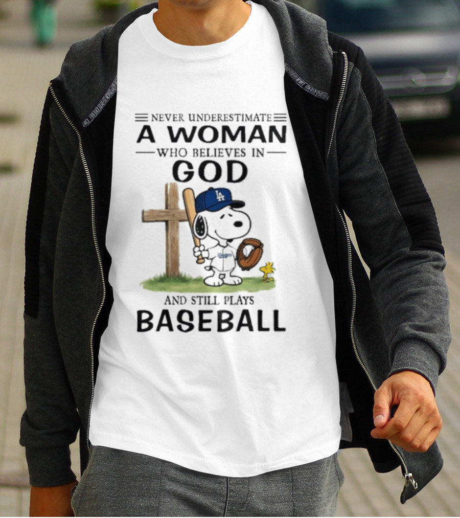 Peanuts Los Angeles Dodgers Baseball Woman Believes In God Charlie Brown Woodstock T-Shirt