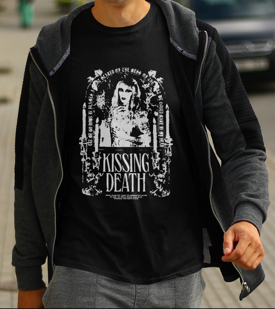 Mothica Store Kissing Death Skull Candles T-Shirt
