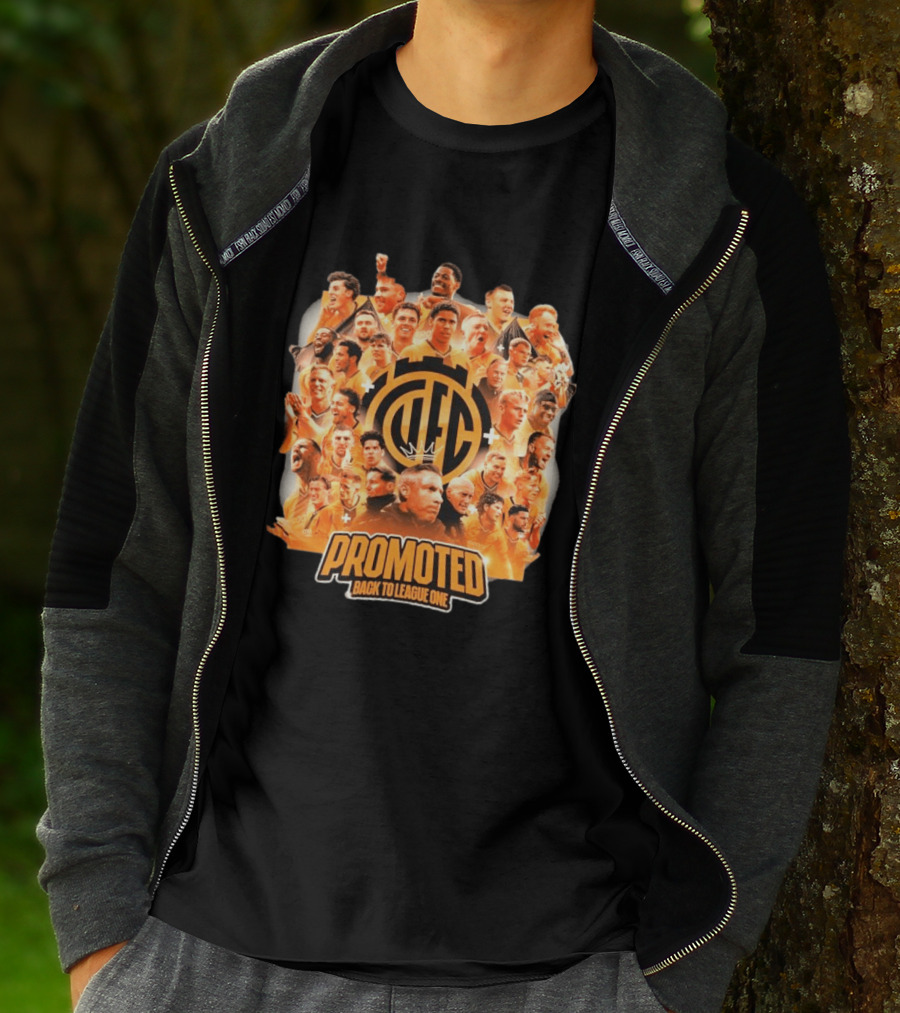 Cambridge United FC Promoted Back To League One 2026 Team Celebration Montage T-Shirt