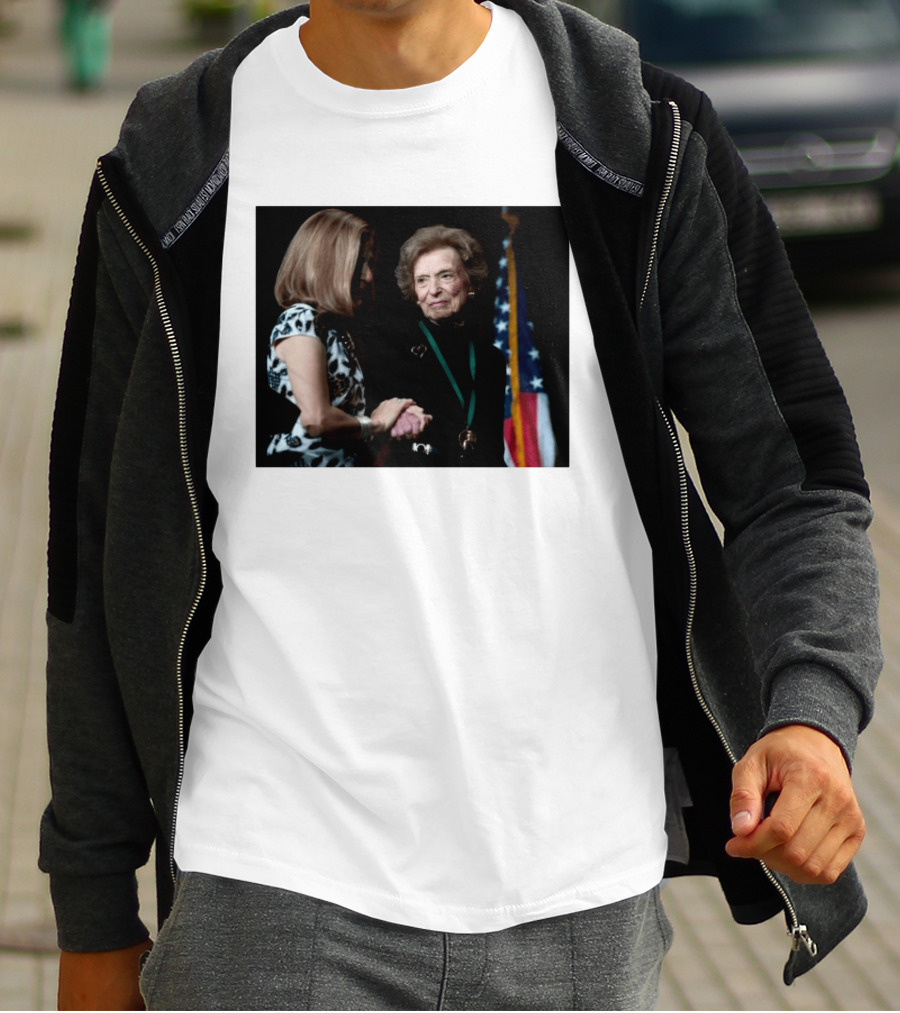 Doris Fisher Co Founder Of The Gap Remembering Legacy And Contributions T-Shirt