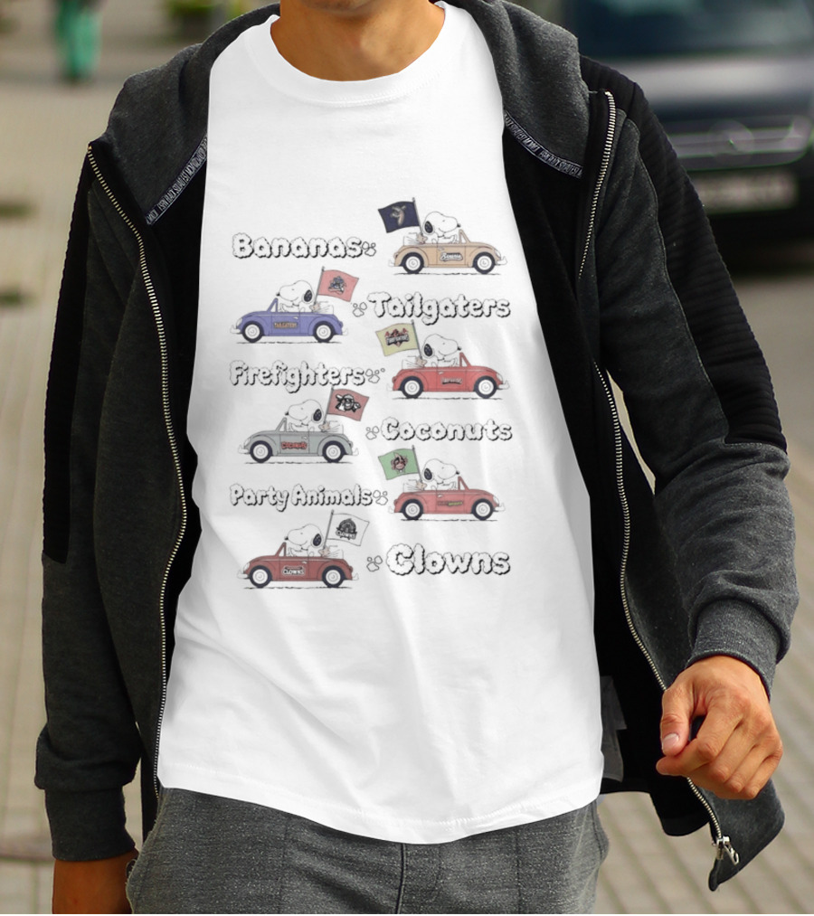 Bananas Tailgaters Peanuts Snoopy Racing Cars Flags T-Shirt